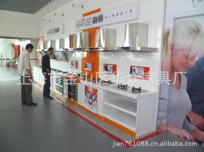 工廠直銷 實木展柜與烤漆展示柜 上海市寶山區(qū)華眾家具廠的展覽展示服務(wù)